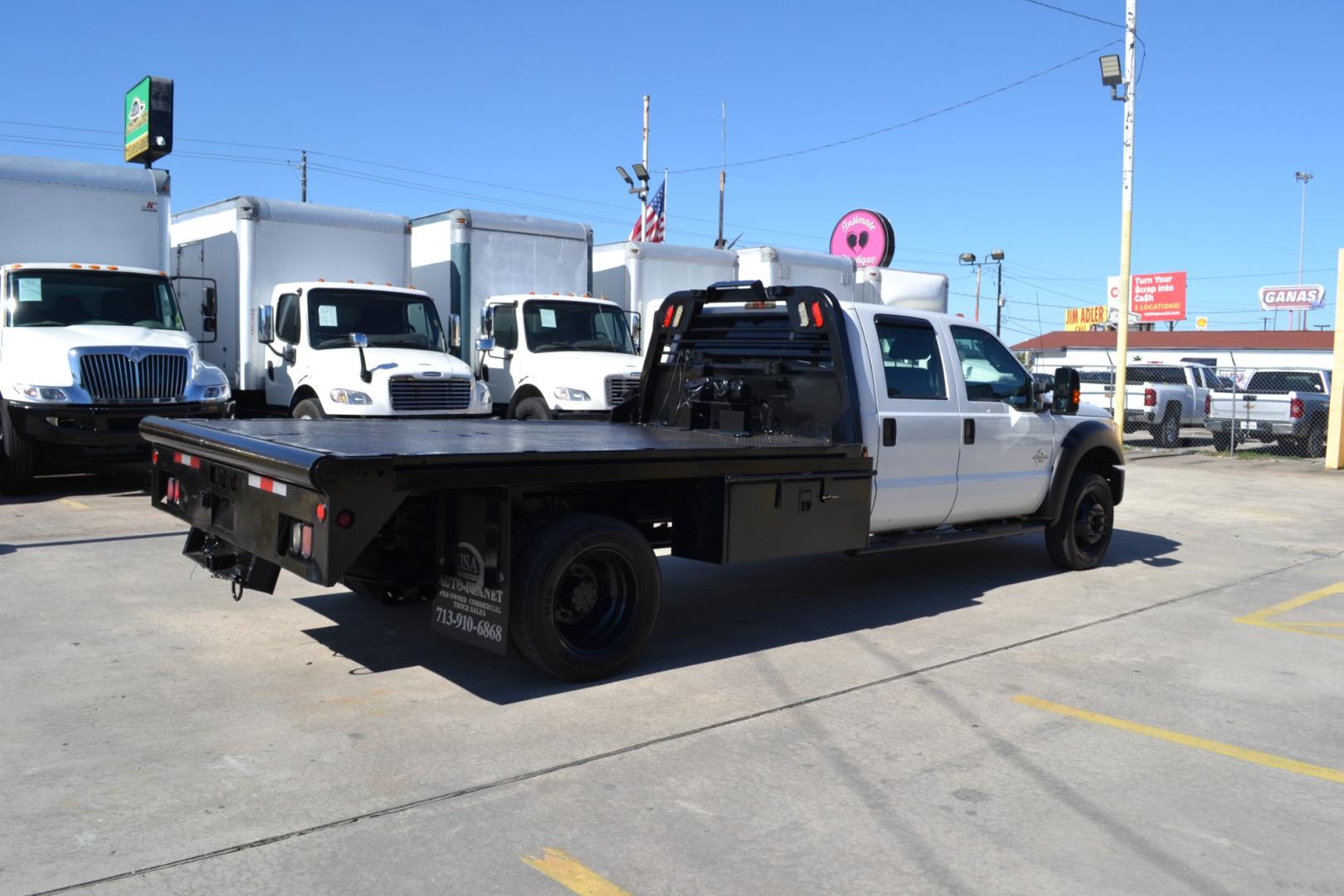 2013 WHITE Ford F550 with an POWERSTROKE 6.7L DIESEL engine, AUTOMATIC transmission, located at 9172 North Fwy, Houston, TX, 77037, (713) 910-6868, 29.887470, -95.411903 - Photo#4